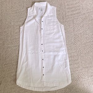 ABERCROMBIE AND FITCH white button down shift dress. Size small.